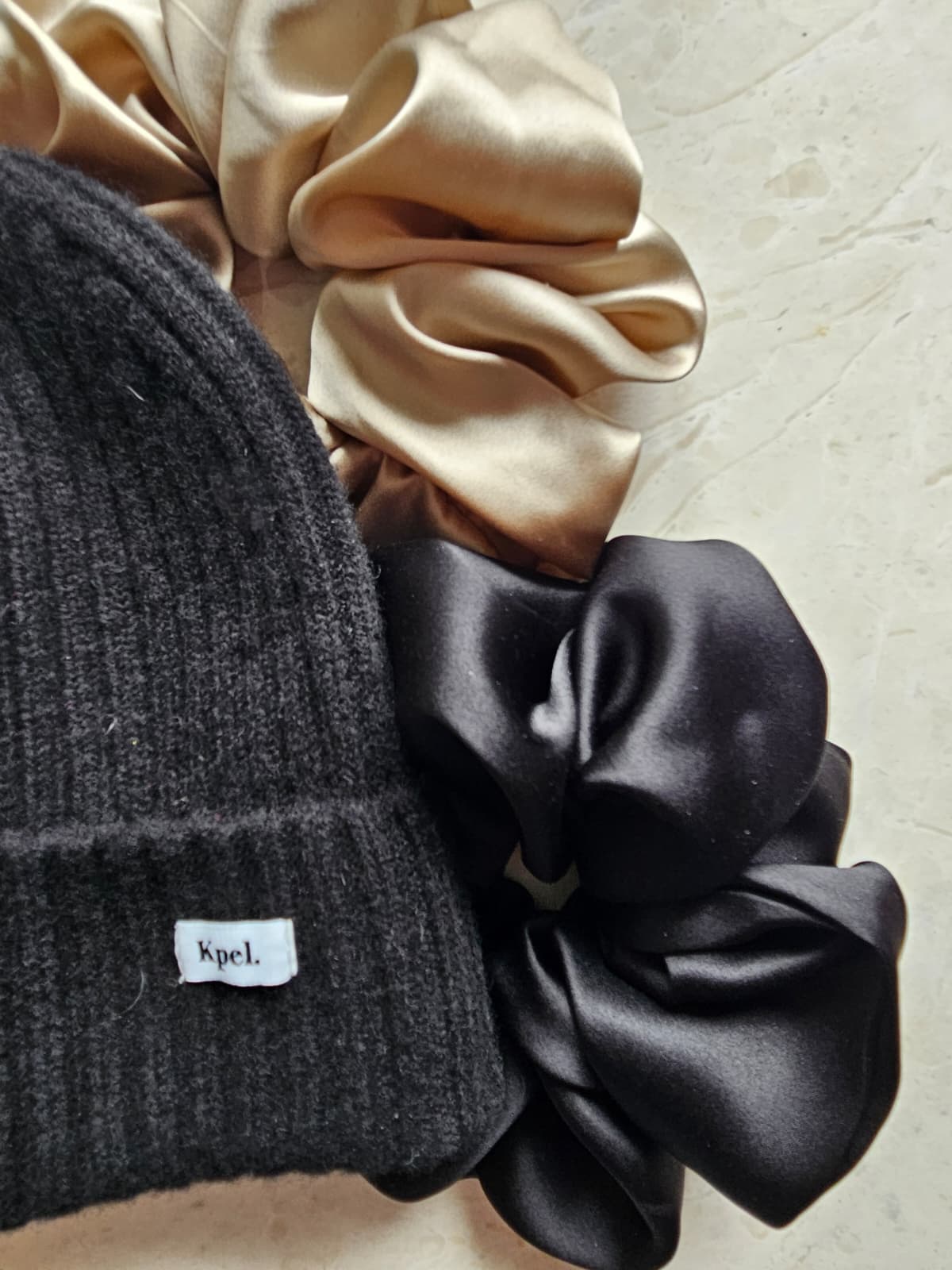 Trio soin absolu- Bonnet en Laine Doublé Soie + 2 Chouchous en Soie