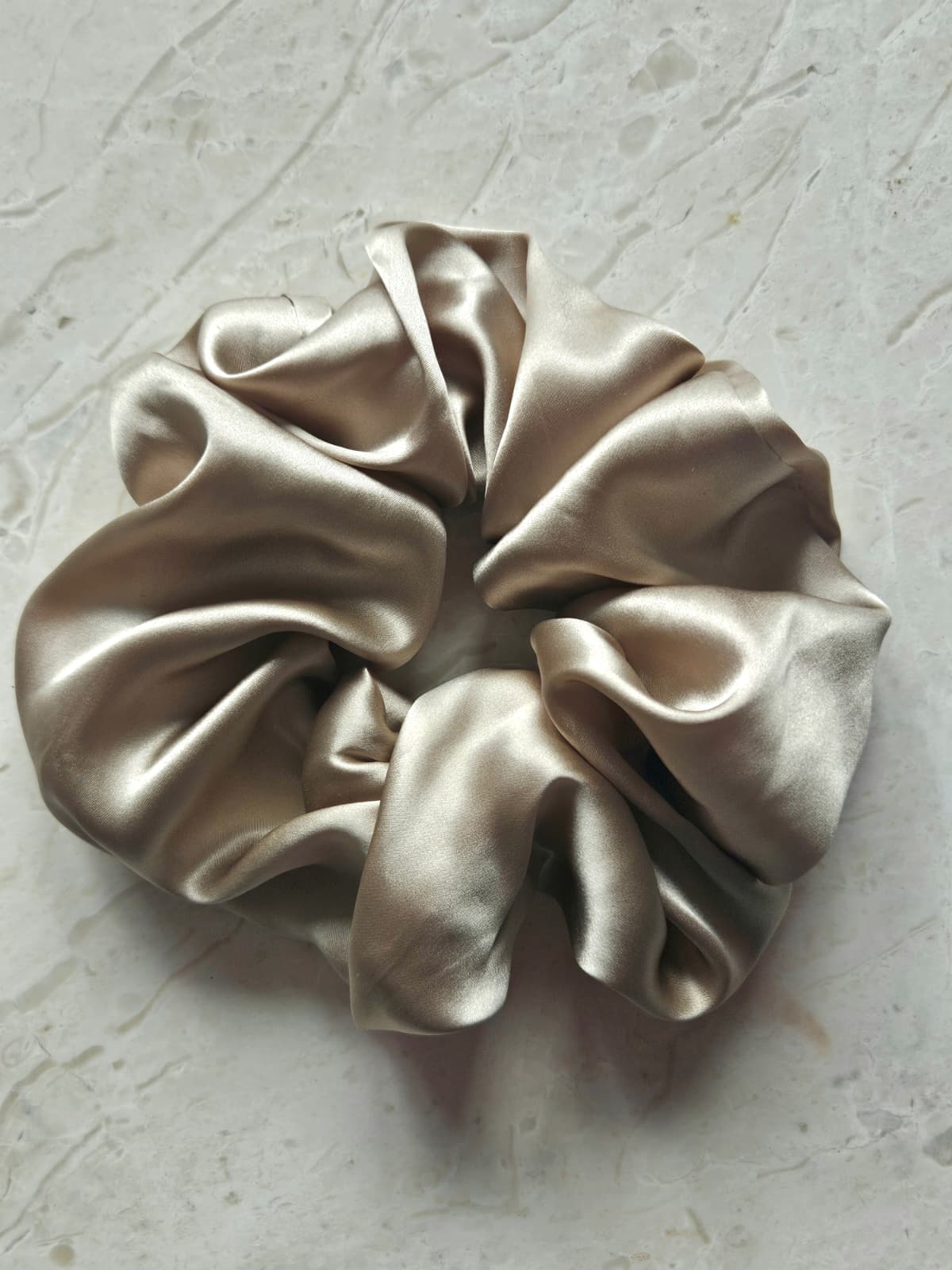 Chouchou en soie- Accessoire cheveux protecteur 3A à 4C