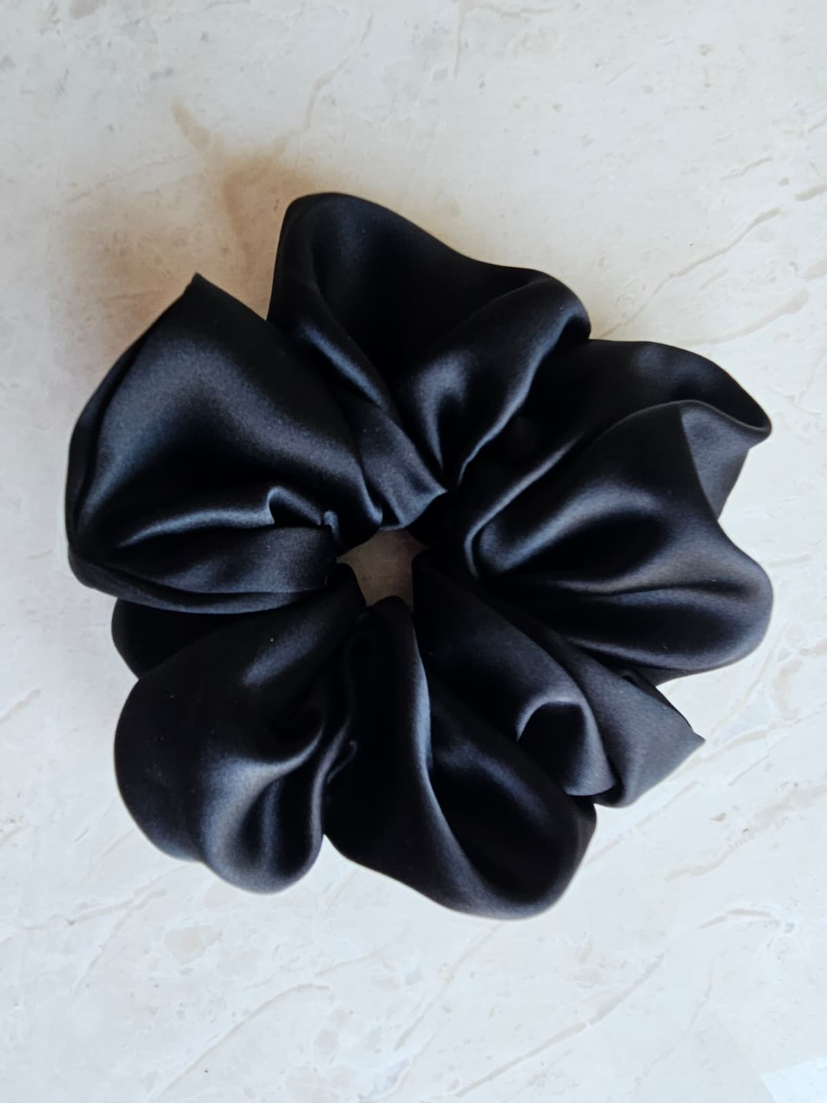 Chouchou en soie- Accessoire cheveux protecteur 3A à 4C