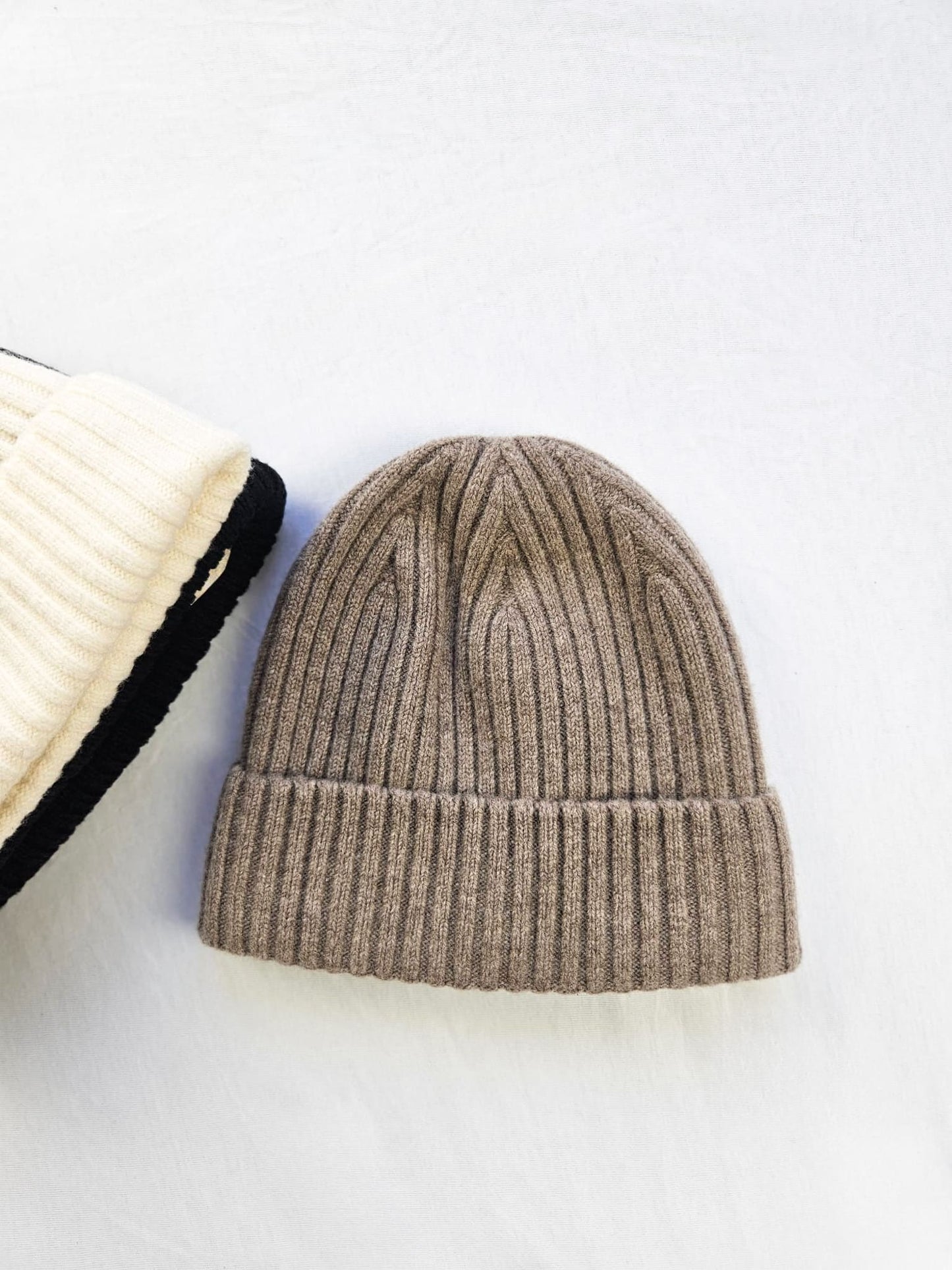 Duo élégance- ensemble de deux Bonnets Laine Doublé Soie - Noir, Beige, Ivoire